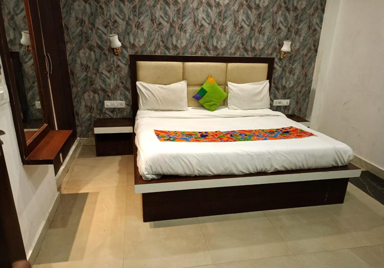Townhouse 03 Hotel Agra  Bagian luar foto