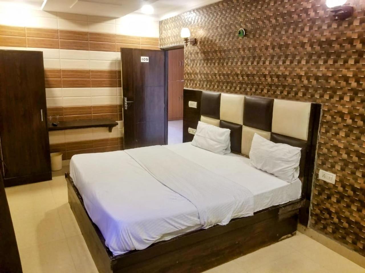 Townhouse 03 Hotel Agra  Bagian luar foto